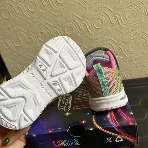 BNWT baby girls Skechers light up trainers size 4 - Picture 7 of 7
